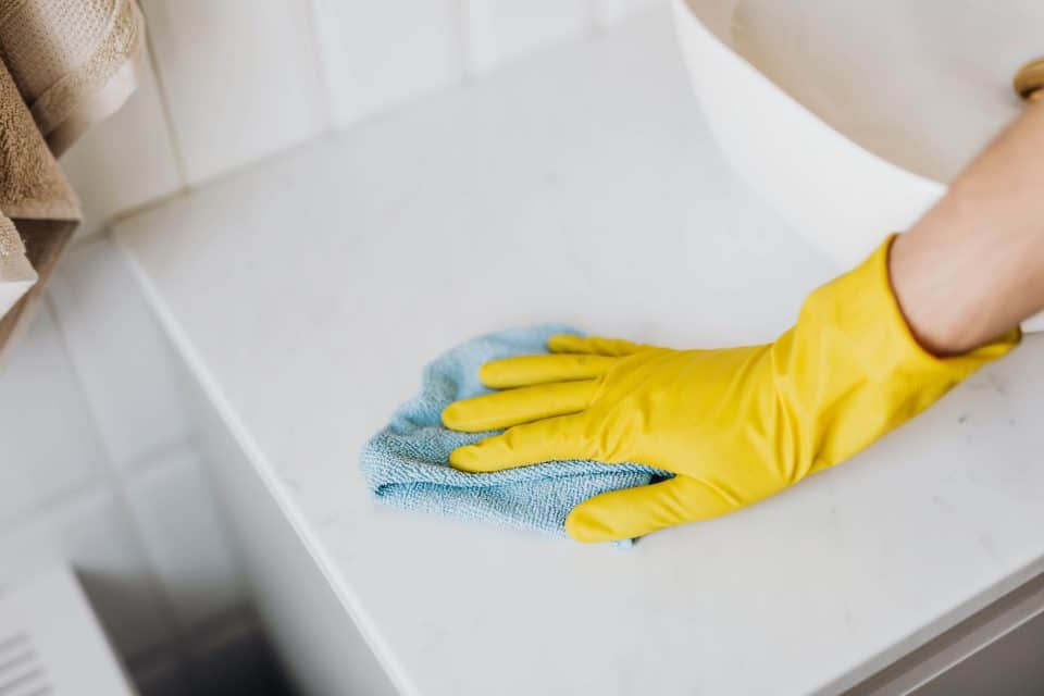 Beneficios de limpiar con toalla de microfibra